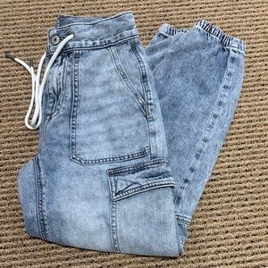 American Eagle Outfitters Relaxed Fit Light wash cargo Jeans